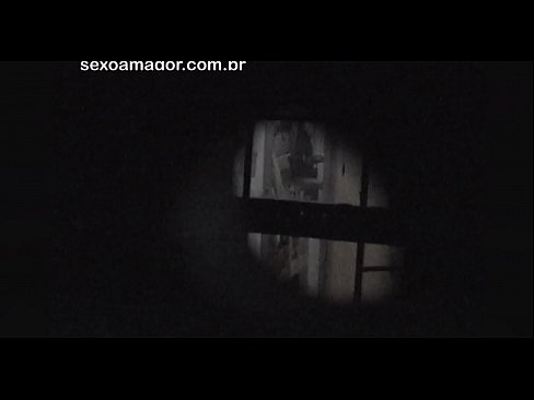 ❤️ Blondie tiġi filmata segretament minn voyeur tal-viċinat moħbi wara briks vojta Vidjo porn fil-porn mt.masseffect1.ru ❌